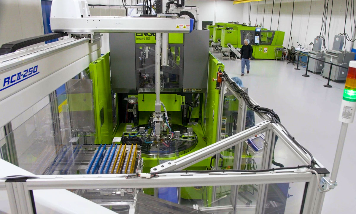 plastic molding automation machine